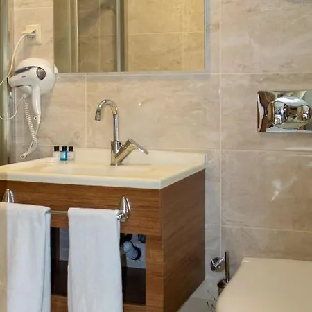 Lotuspark Szálloda 3*
