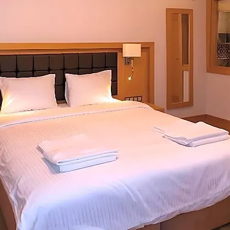 Lotuspark Szálloda 3*