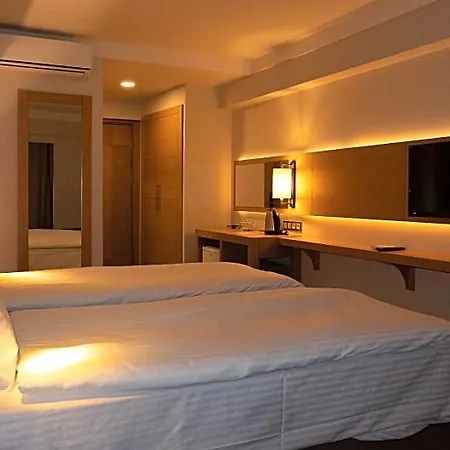 Lotuspark Szálloda 3*